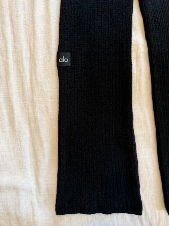 Alo Cashmere High-Waist Plush Waffle Pant in Black SZ M - Picture 4 of 13